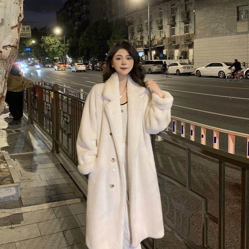 Stylish Women’s Faux Mink Coat – Luxurious, Warm & Ethical - MODISH X