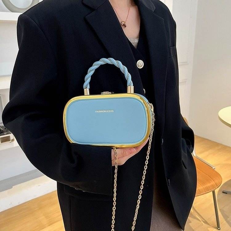 Black Leather Crossbody Bag with Chain Lock – Stylish & Functional - MODISH X