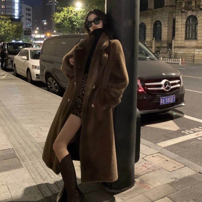 Stylish Women’s Faux Mink Coat – Luxurious, Warm & Ethical - MODISH X