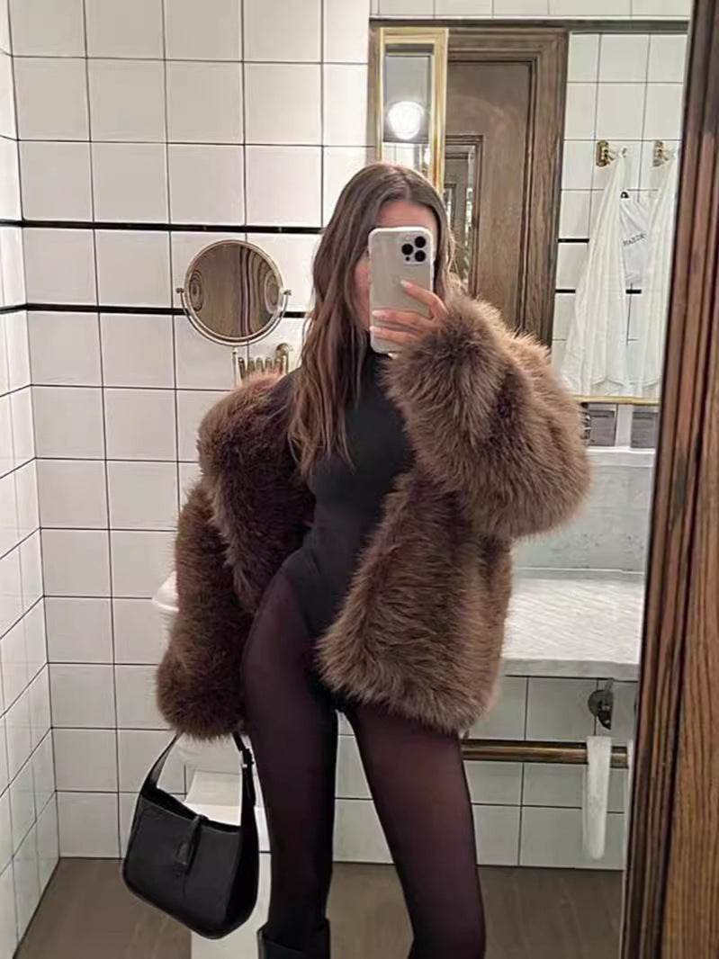 Women's Short Fur Coat – Stylish Outerwear for Chic Winter Looks - MODISH X
